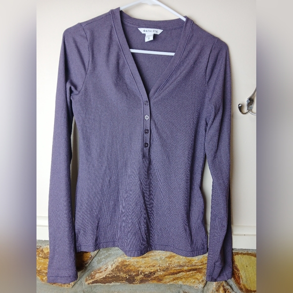 ATHLETA Uptempo Ribbed Vneck Stretchy Long Sleeve Purple Henley Top Extra Small - Picture 2 of 9